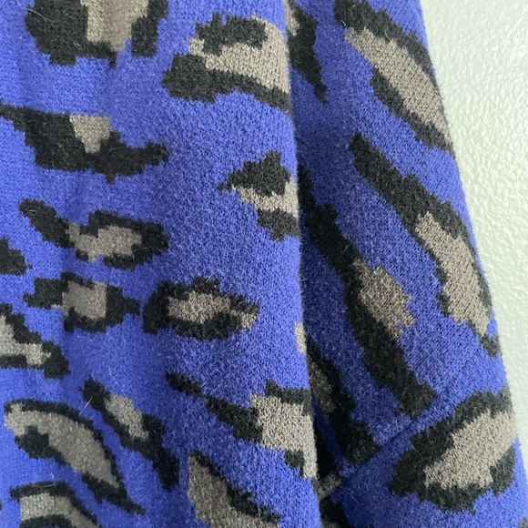 Animal print cardigan size large colbalt
Splendid open front long cardigan - Picture 2 of 3